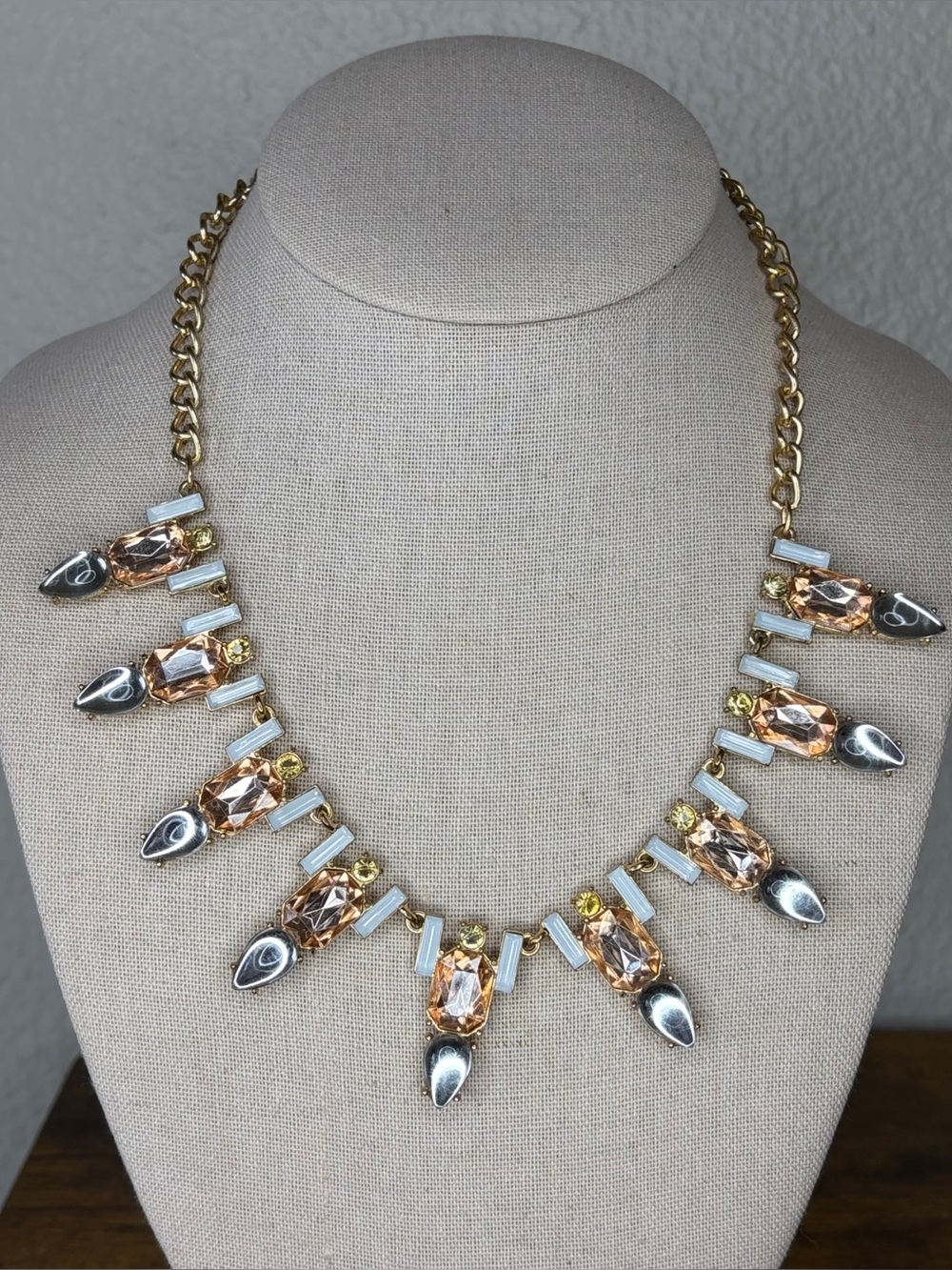 Stunning Gold Tone Champagne Rhinestone Statement Bib Necklace - Picture 2 of 7